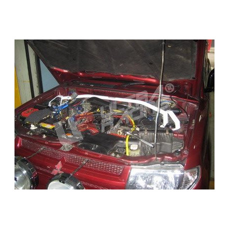 Stebrički Mitsubishi Pajero IO 98+ UltraRacing Front Upper Strutbar | race-shop.si